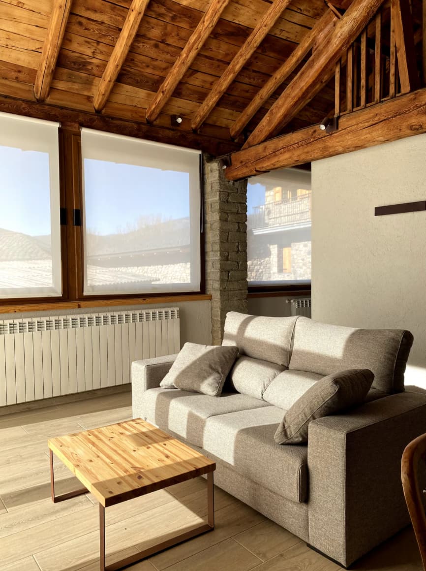 La sala d’estar amb vistes a la vall