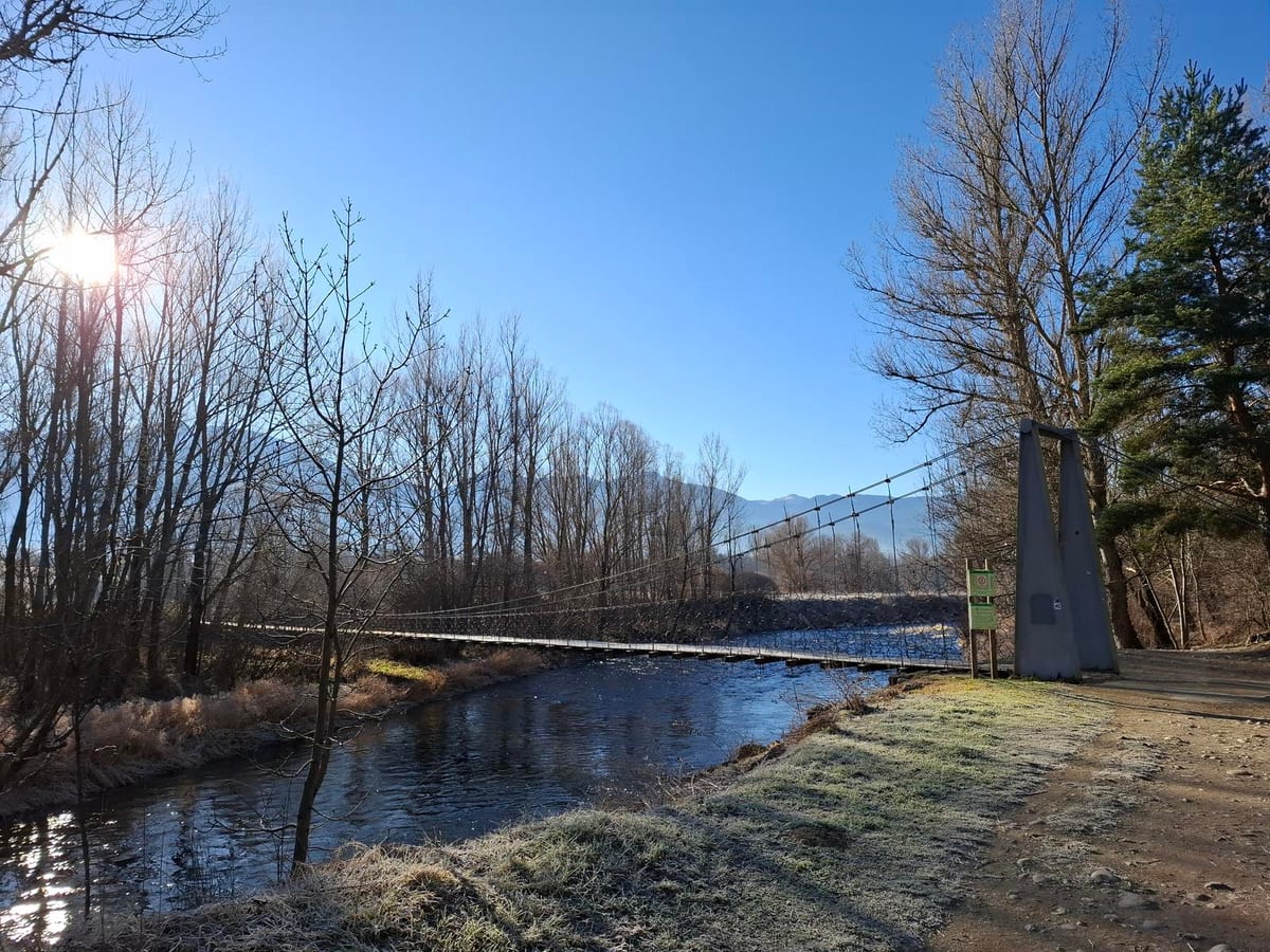 El pont penjant de la Palanca, travessant el Segre entre All i Sanavastre